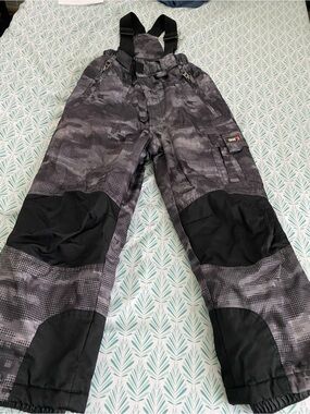 32 Degrees Kids Gray & Black Camo Snowbib